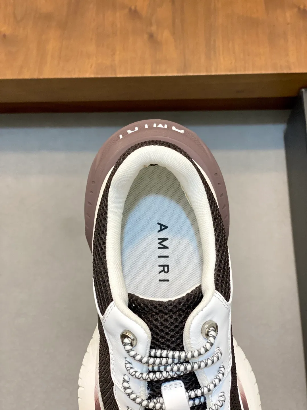 Men's shoes 💰740 AMIRI's new men's casual sports shoes, made of first-layer cowhide leather uppers and spliced ​​with original breathable mesh, rich in three-dimensionality, contrasting color design, simple style, fashionable and sporty, breathable mesh lining, original ultra-light outsole, a must-have item for daily leisure! Size: 38-45 (38, 45 customized)